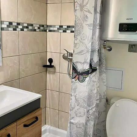 A 100m De La A3, Rez-de-chaussee