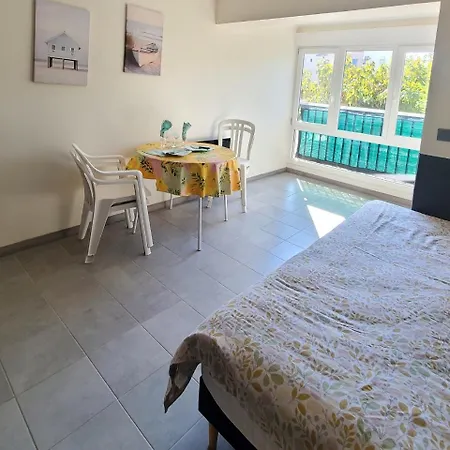 Апартаменти A 100m De La A3, Rez-de-chaussee Агд