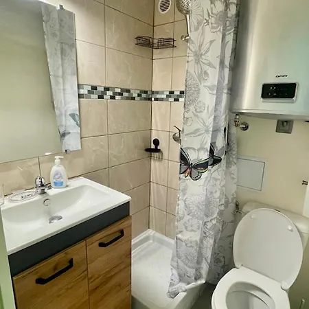 A 100m De La A3, Rez-de-chaussee Appartement *