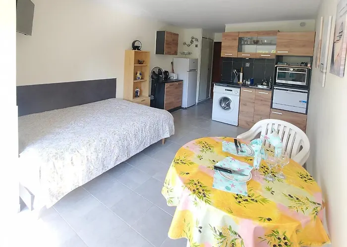 A 100m De La A3, Rez-de-chaussee * Agde