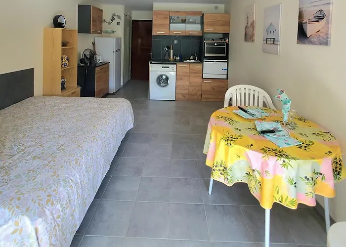 A 100m De La A3, Rez-de-chaussee アグド